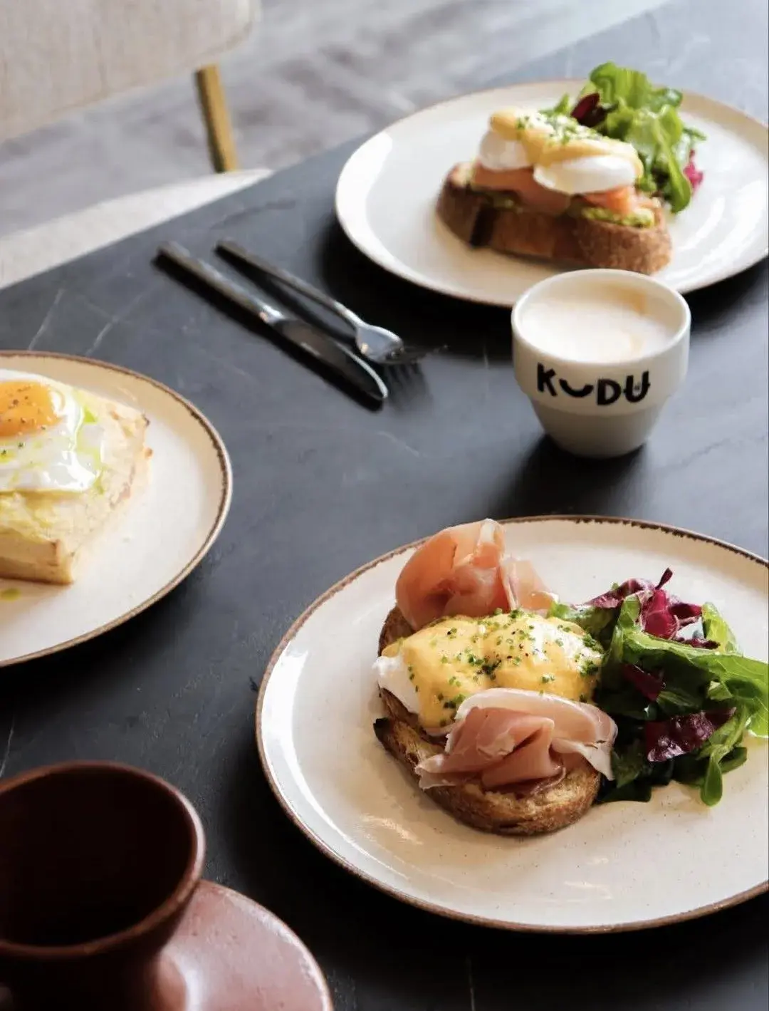 Πιάτα brunch στο Bluehaus