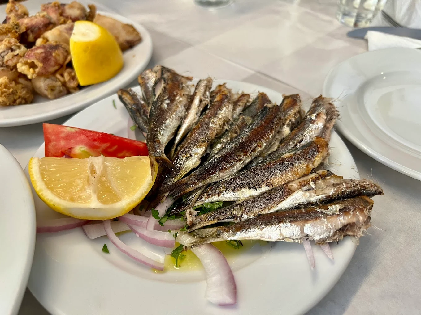 Grilled sardines with lemon